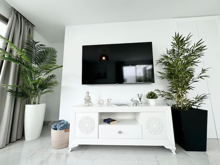 Welcome To Villa Bali A Luxurious Modern Getaway Los Cristianos  Zewnętrze zdjęcie